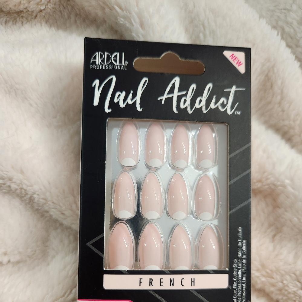 Ardell Nail Addict French Moon